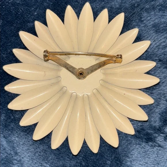 Yellow and Cream Daisy 3” Flower Brooch - Picture 4 of 4